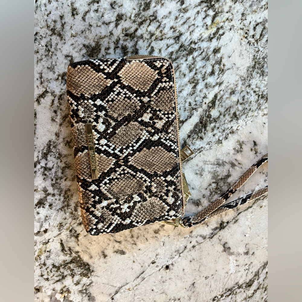 STEVE MADDEN WRIST WALLET